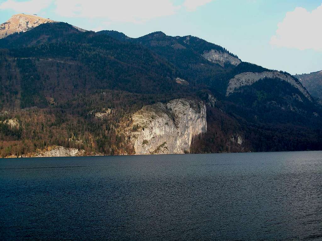 View across the Wolfgangsee lake to the Drachenwand (