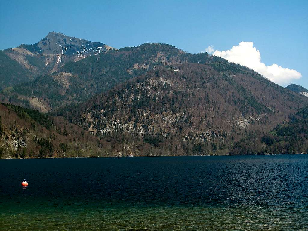 At the shore of the Wolfgangsee in St. Gilgen, with view to the Schafberg (1782m)