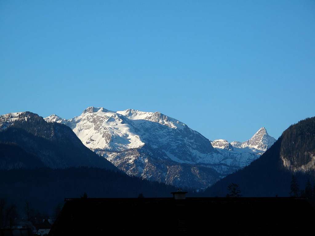 Funtenseetauern (2579m) and Schönfeldspitze (2653m) early in the morning in April