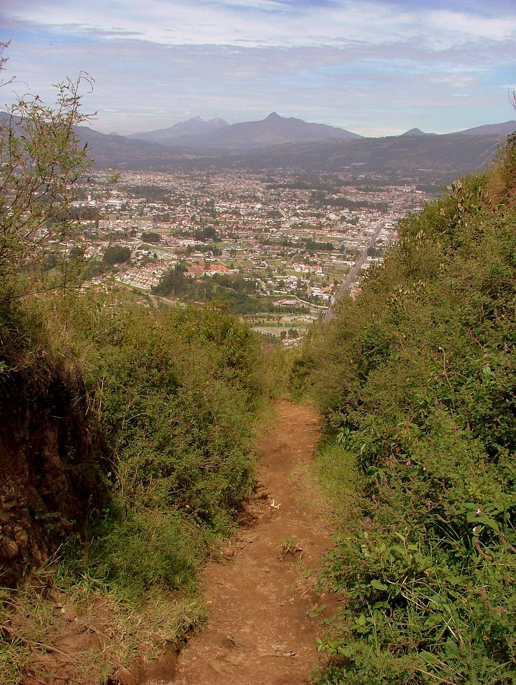 Trail from El Tingo to Ilaló.