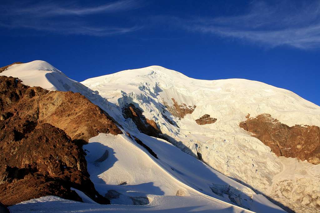 Illimani - The route follows the ridge on the left