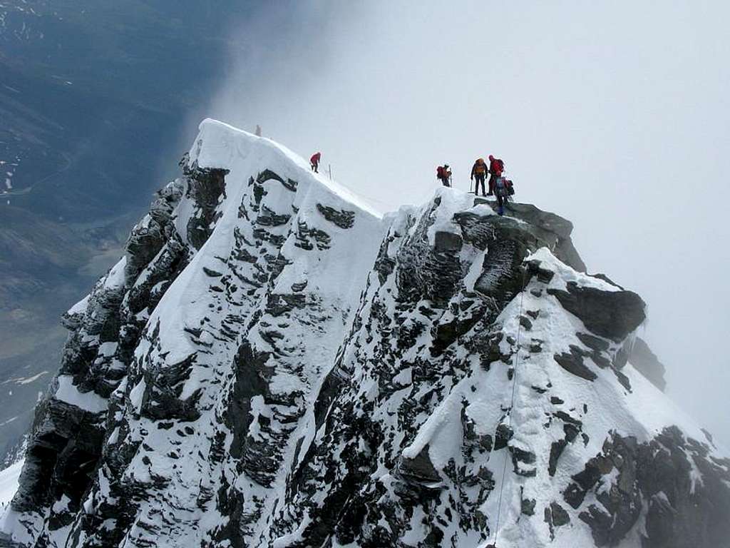 Climbers on Kleinglockner ridge