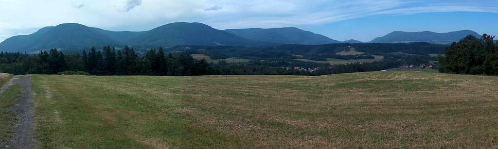 Kněhyně-Radhošť massif from Kunčice  pod Ondřejníkem