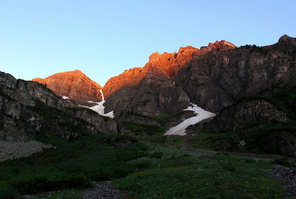 Sunrise on Maroon Peaks 