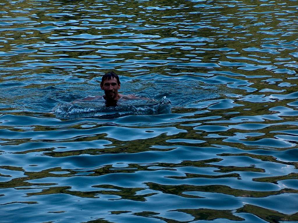 Swimming in Piskovna Lake in Adršpašské skalní město