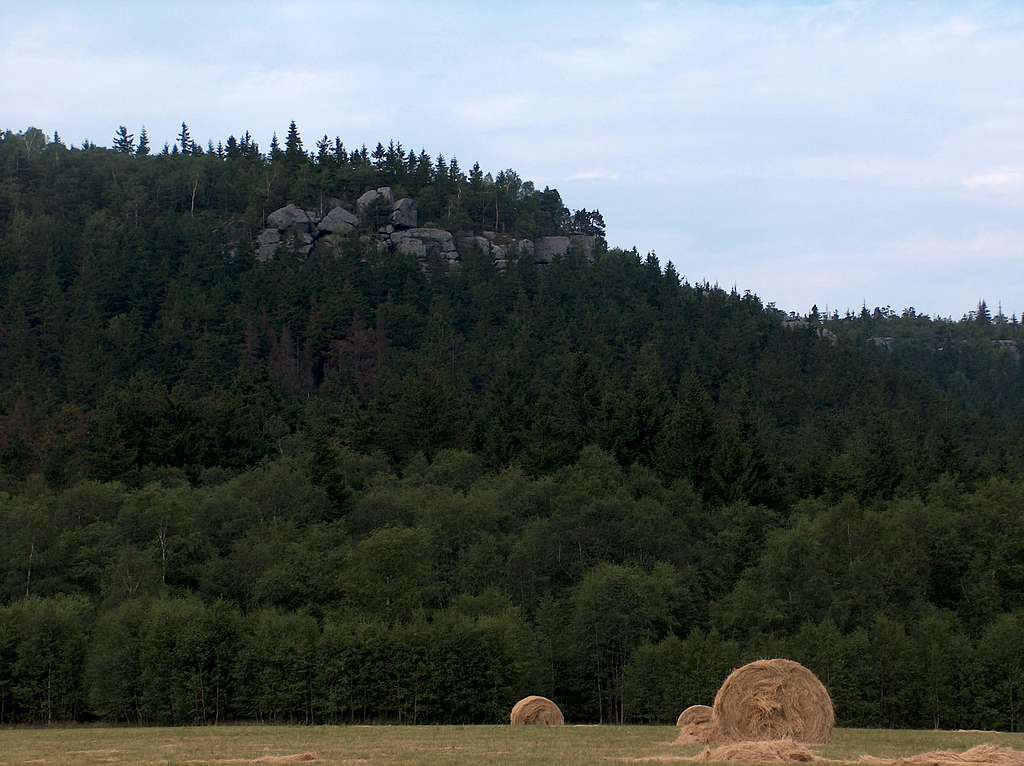 Lone rocks in Góry Stołowe seen from Karłów