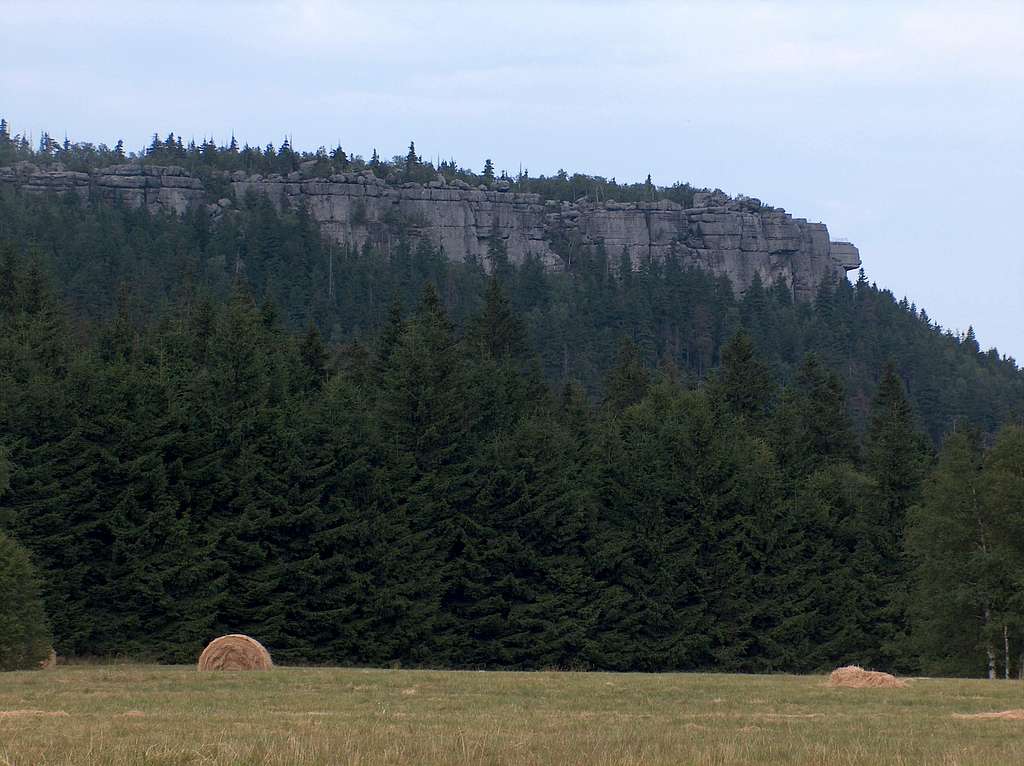 Szczeliniec Wielki in Góry Stołowe seen from Karłów