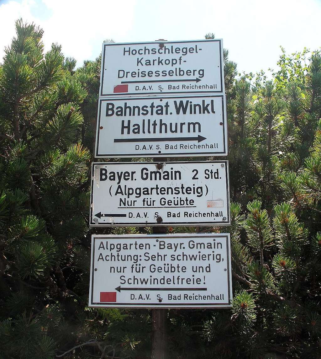 Signpost below the Hochschlegel