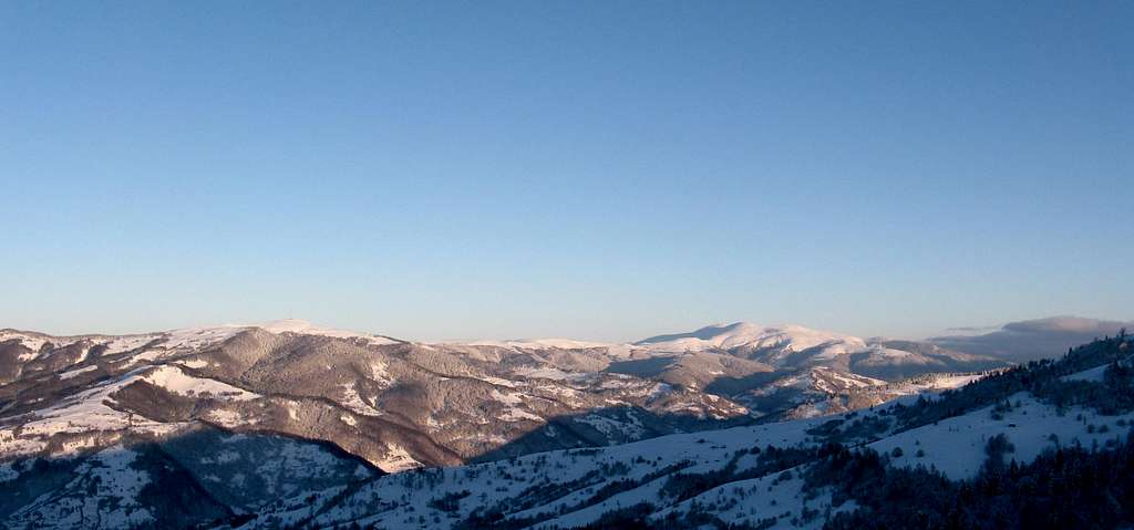 Beautifully-lit  Svydovets massif