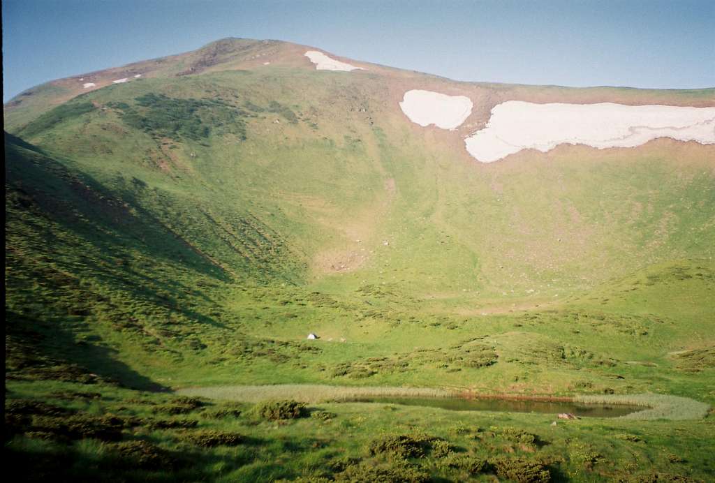 Blyznytsa peak with Ivor tarn
