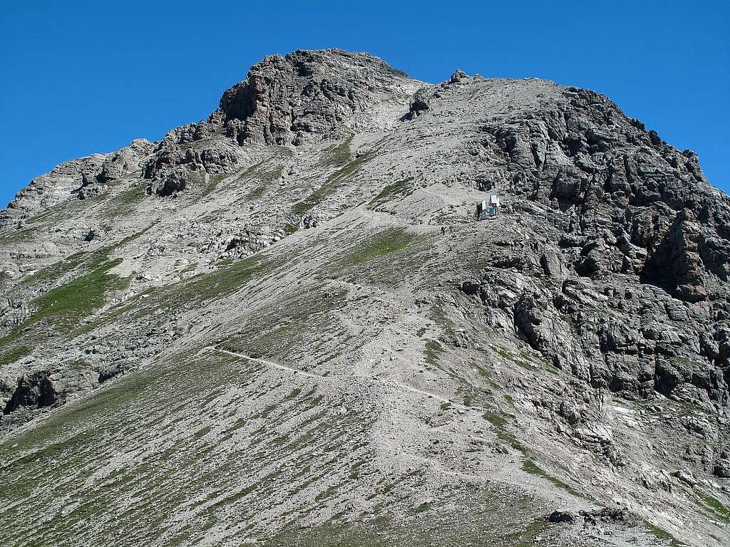 The trail to the summit of Mohnenfluh (2544m)