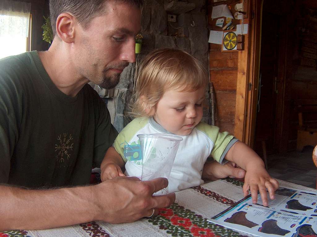 Choosing boots with Nicolas at the Maciejowa hut