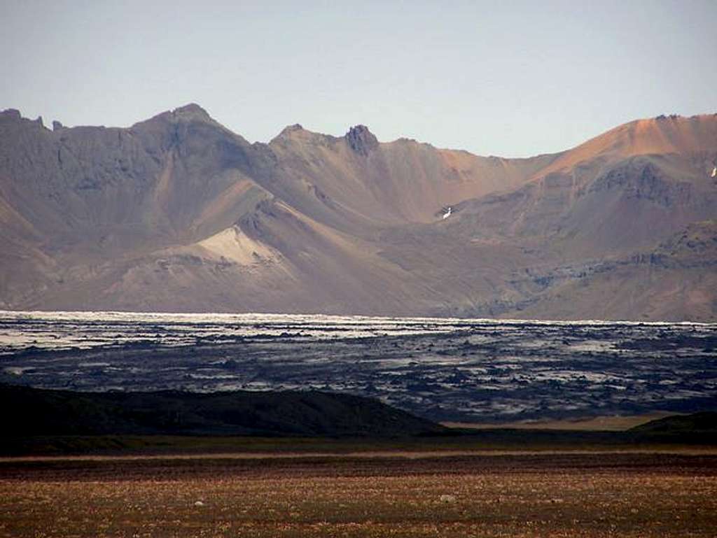 The peaks of Skaftafell over...