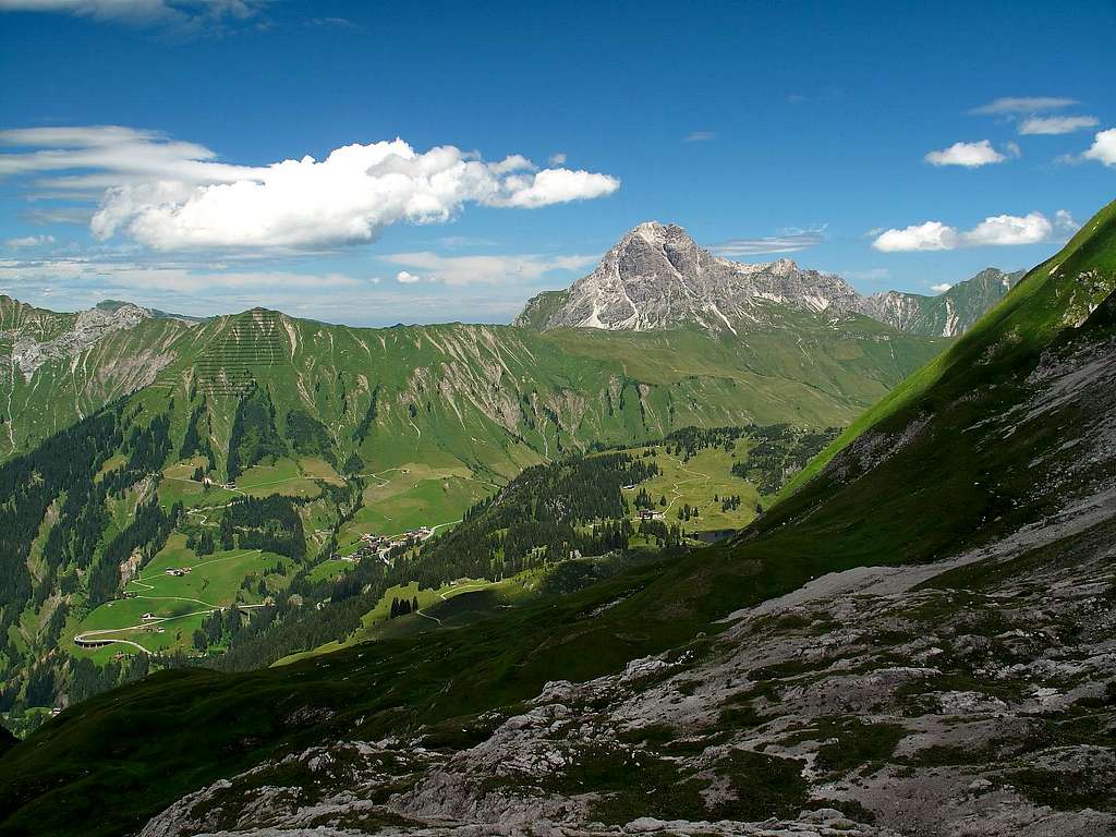 A view to the Hochtannberg area and the Widderstein (2533m)