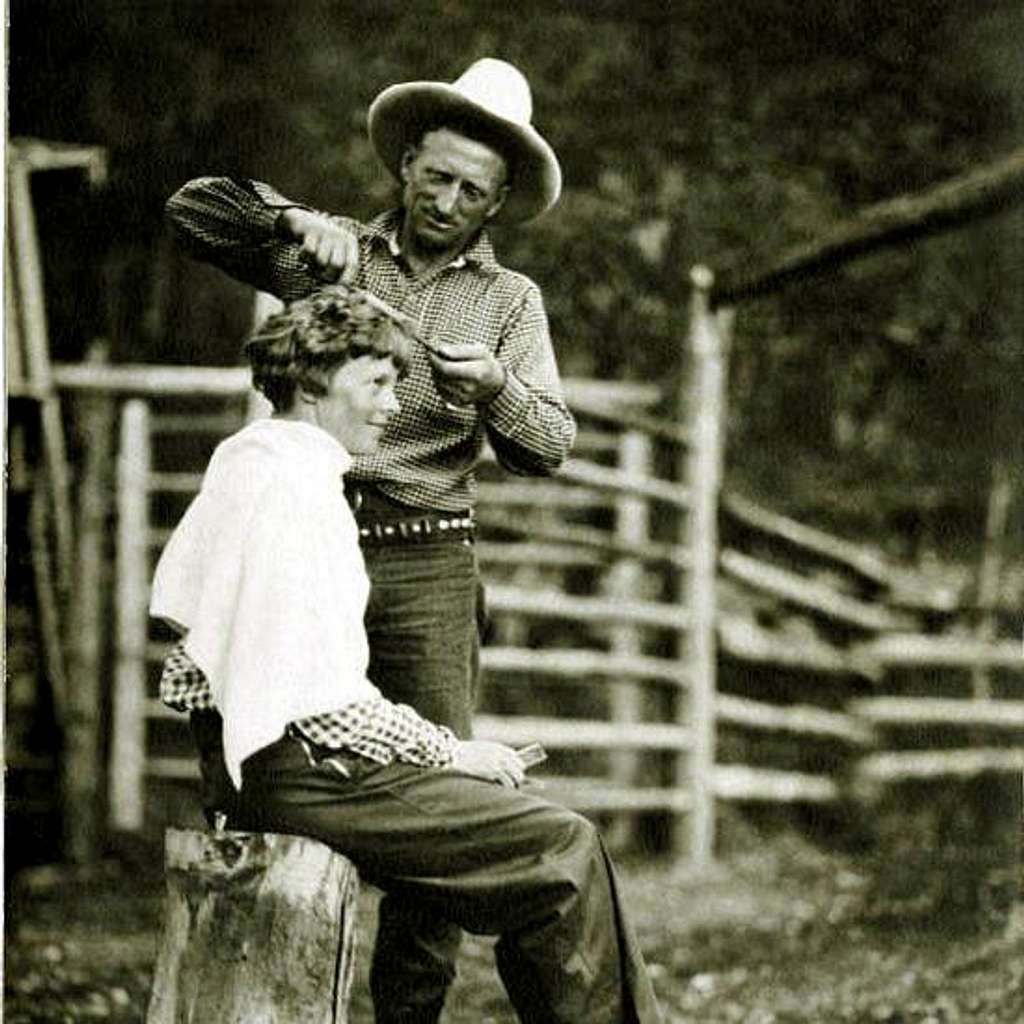 Carl Dunrud giving Amelia Earhart a haircut, 1934