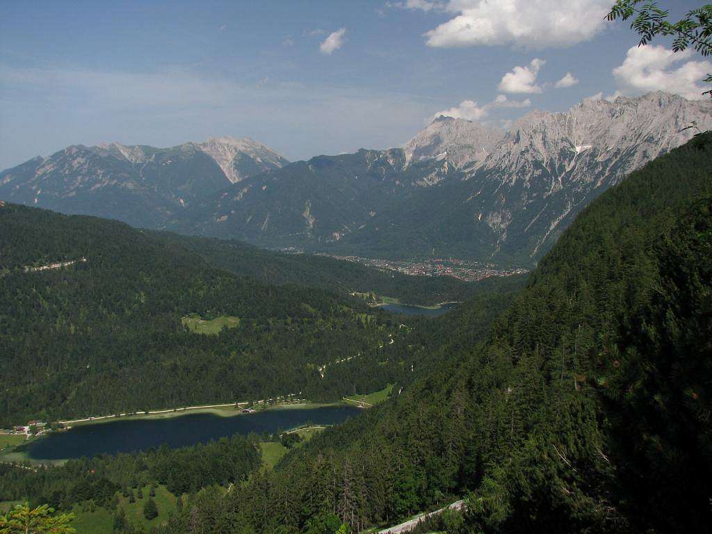 Ascending Obere Wettersteinspitze