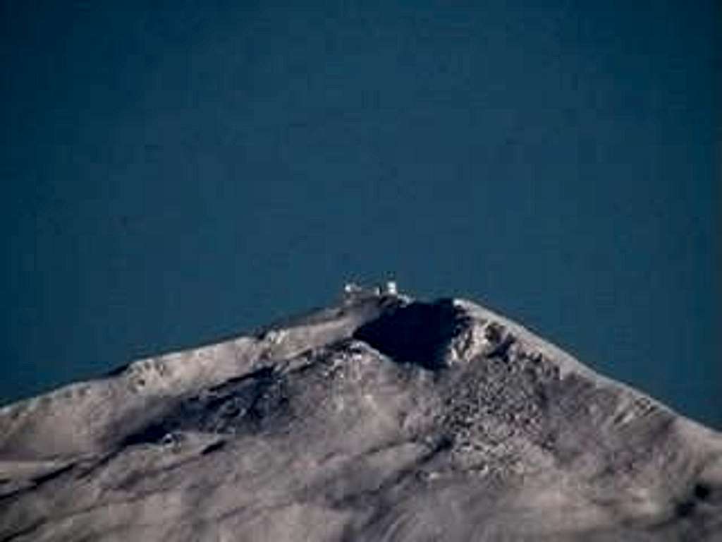 The top of Pip Ivan Chornohirskiy in winter