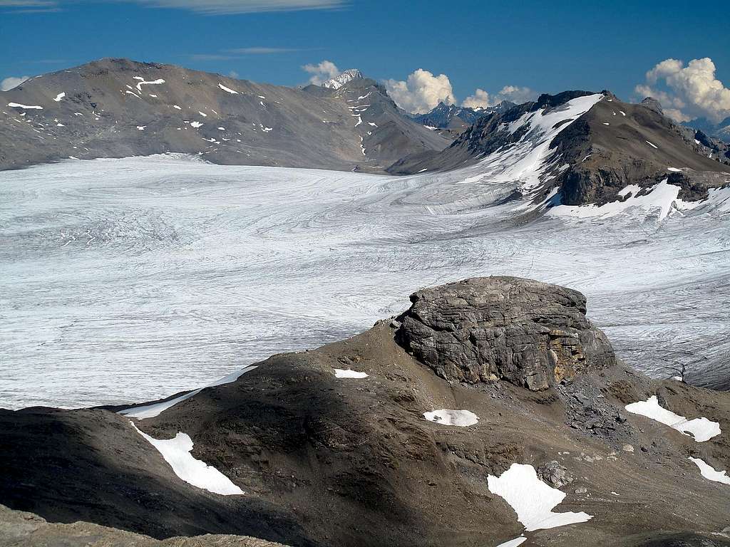 Plaine Morte Glacier, Schneehorn (3177m) and Les Faverges (2968m)