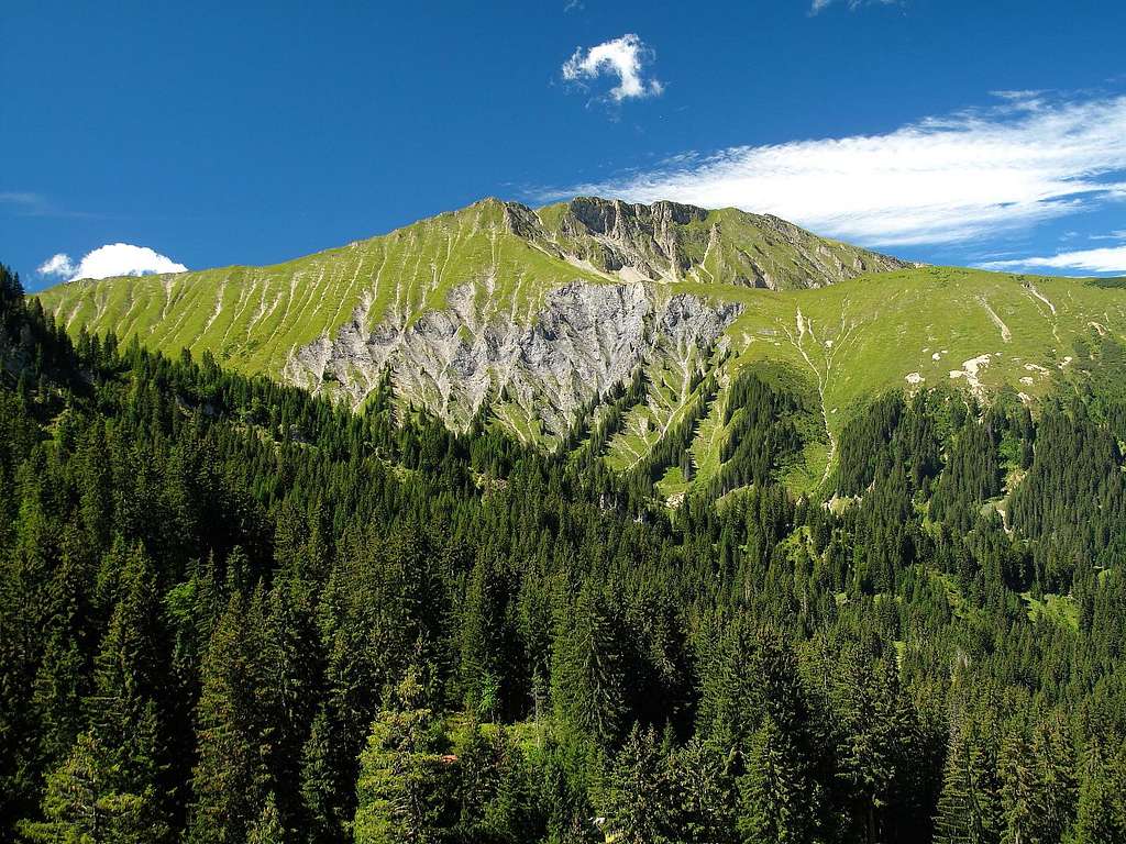 The Wistätthorn (2362m) seen from Stoss above Lenk im Simmental