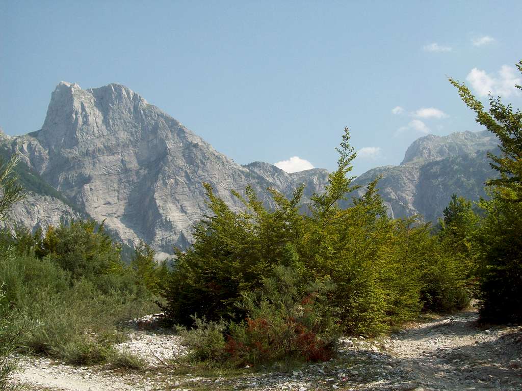 Arapit and Peja Pass from Theth