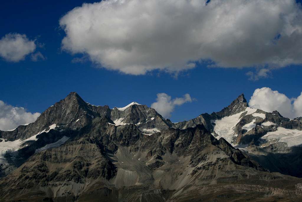 Ober Gabelhorn 4063m, Wellenkuppe 3909m, Zinalrothorn 4221m