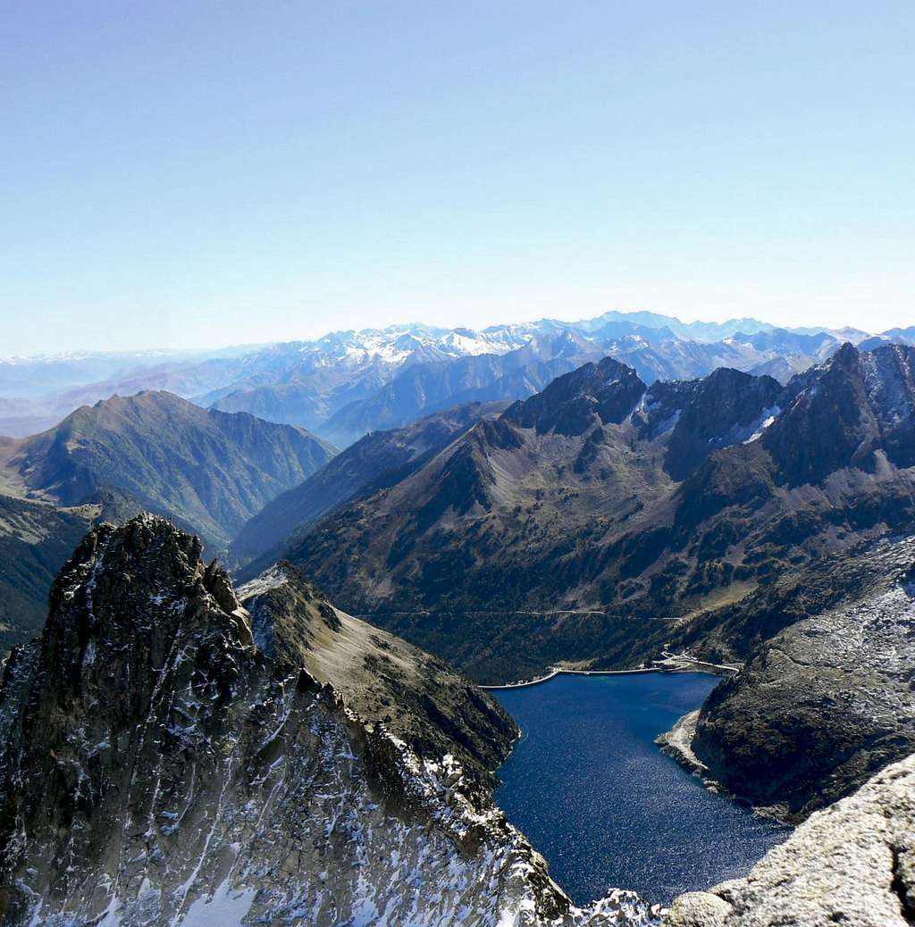 Panorama over Lake Cap de Long; the Ramoun on the left, the Luchon mountains in the distance