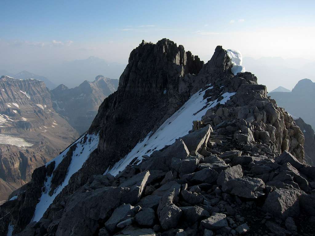 Dry conditions on the summit ridge of Lefroy