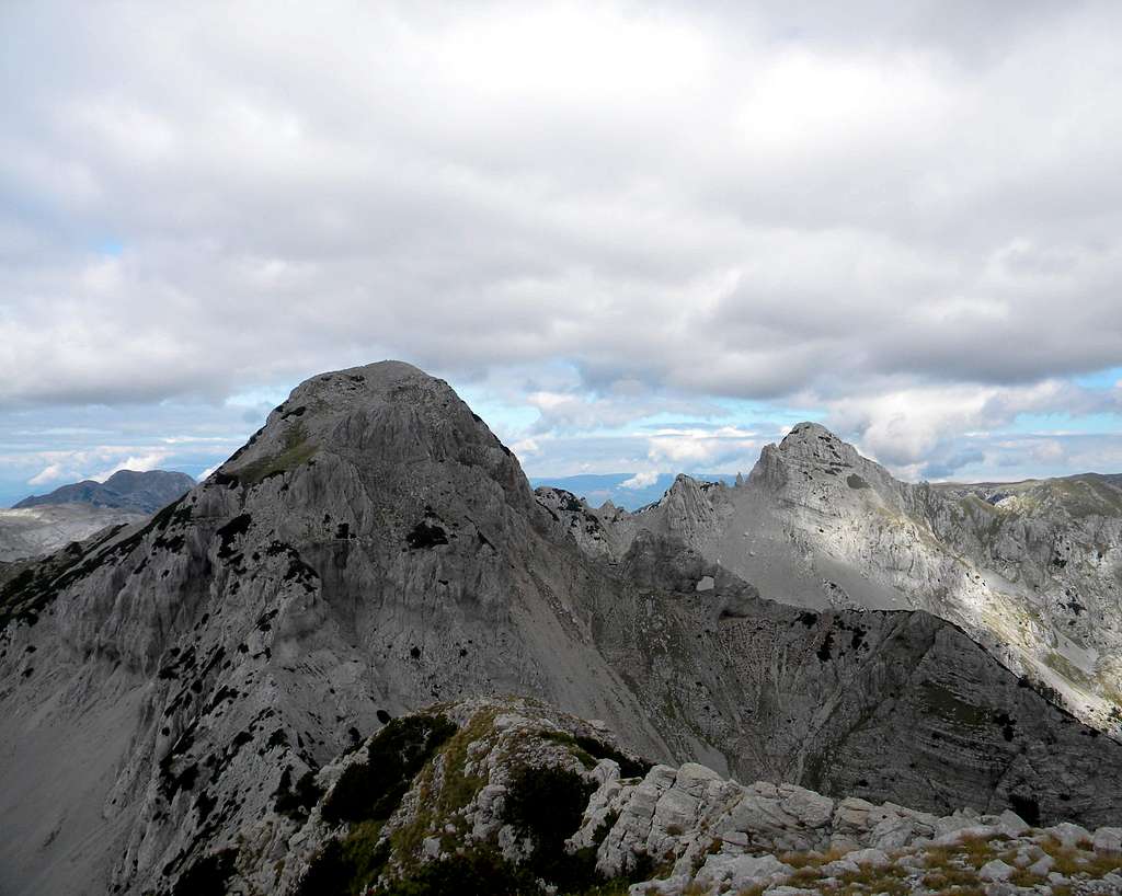 Summit Lupoglav, 2102 m, view from Ovča