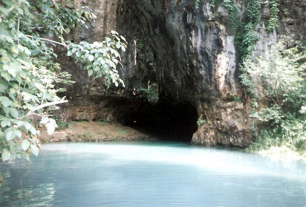 Cave Spring, Current River