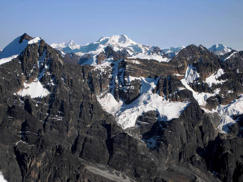 Summit view from Pequeño Alpamayo