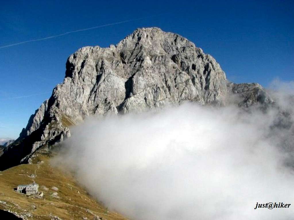 Planjava (2.394m) above the clouds