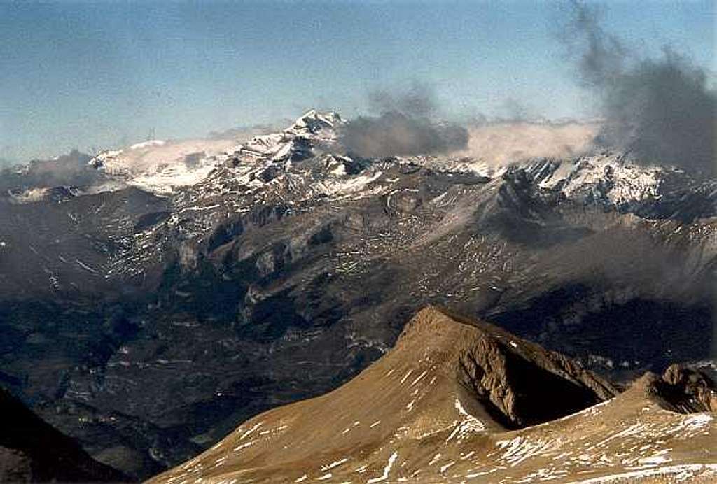 Monte Perdido overlooking the Movison Grande, from the summit