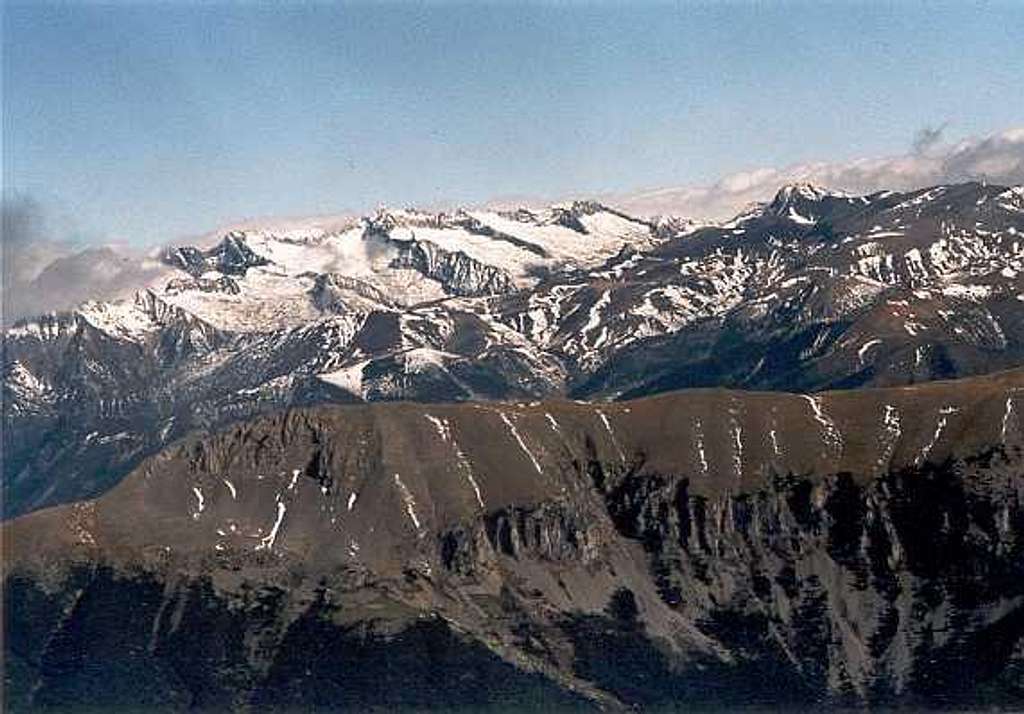 Maladeta range, from the summit of the Cotiella