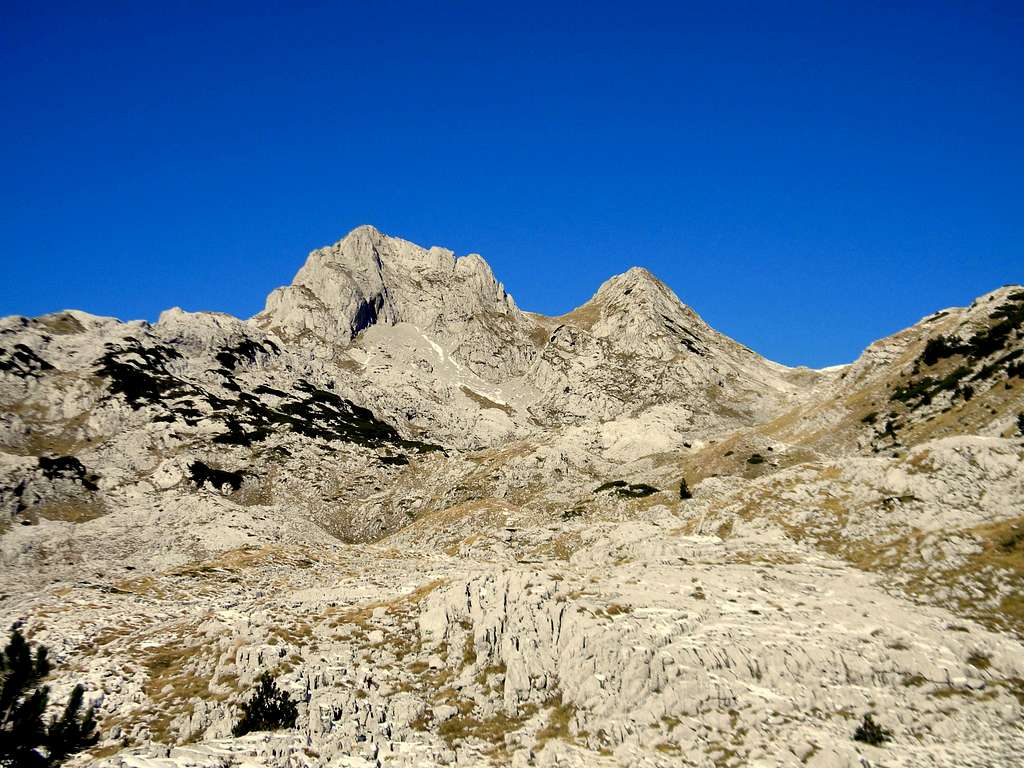 summits Zelena Glava on the left and Otiš on the right