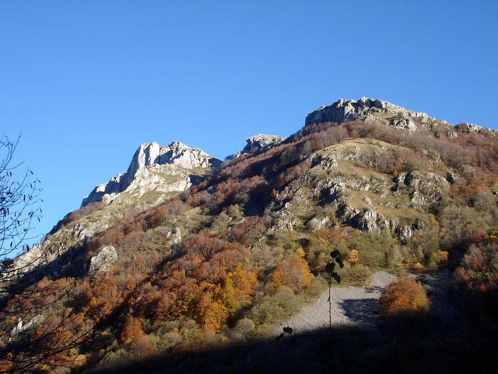 Stogovo: Rocks above Gari village