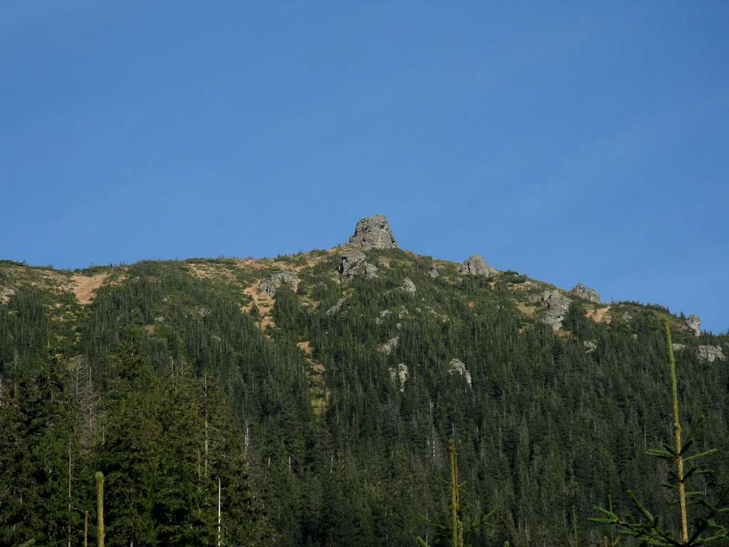 The sentimental crag of Hnitessa peak