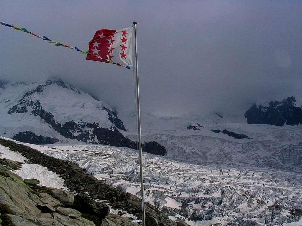 Rugged glacier around the Monte Rosa Hut