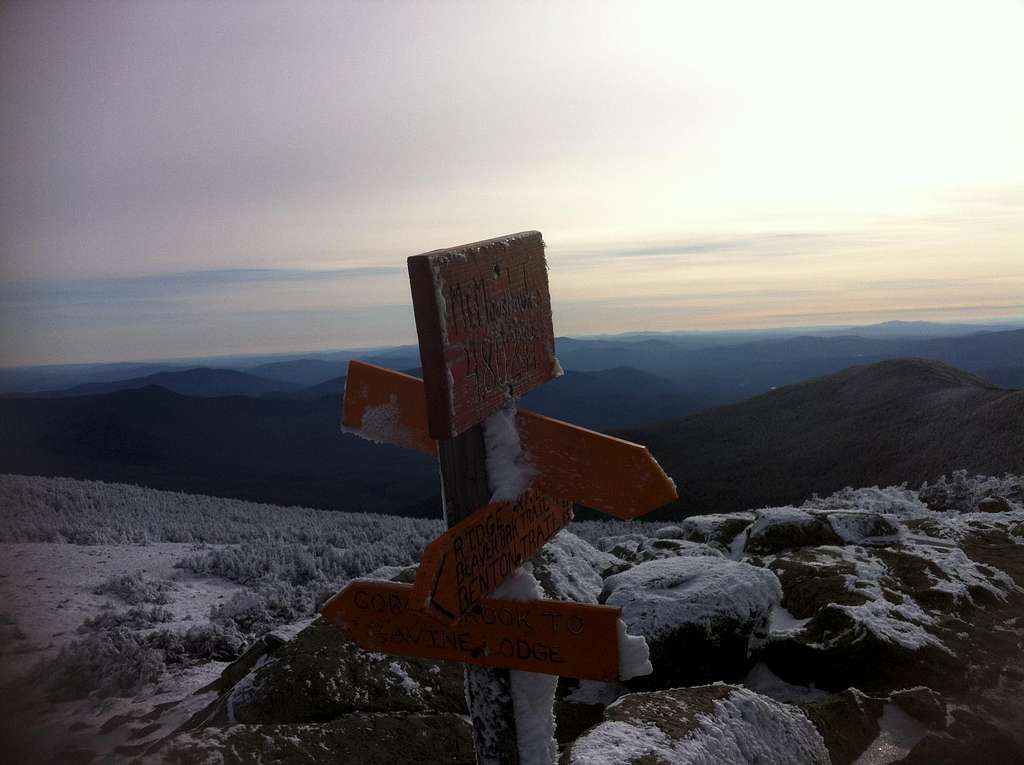 Ahh a 4800 foot evening summit in December. {New Hampshire}