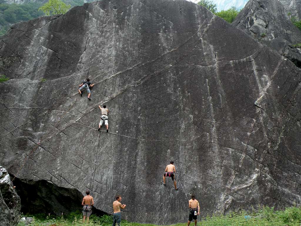 Val di Mello climbing