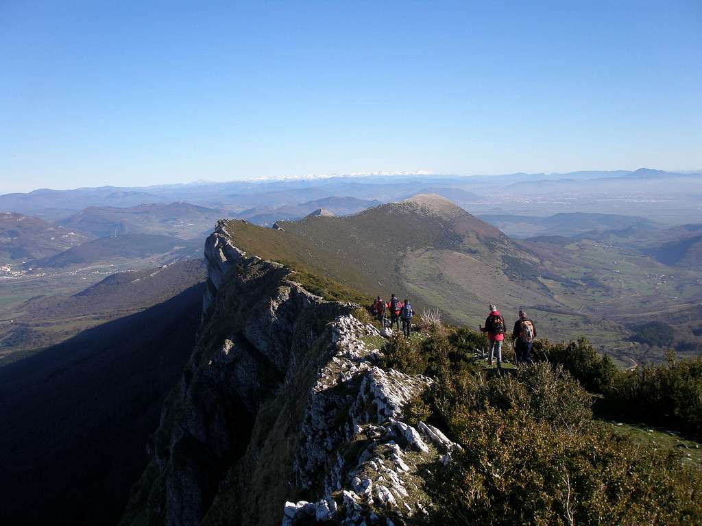 Eastwards along the ridge