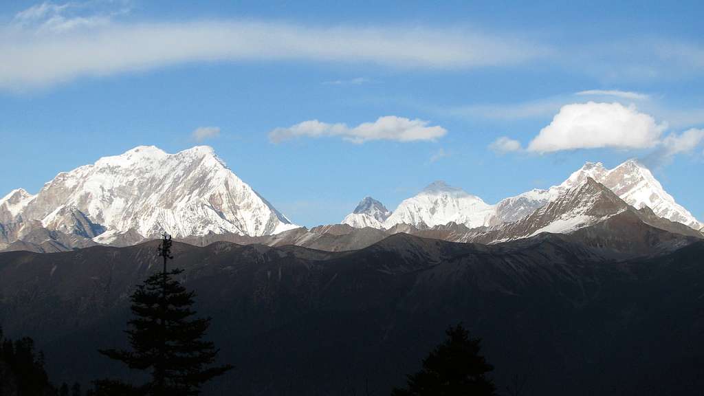 Massif of Gyalha Peri (7294m)
