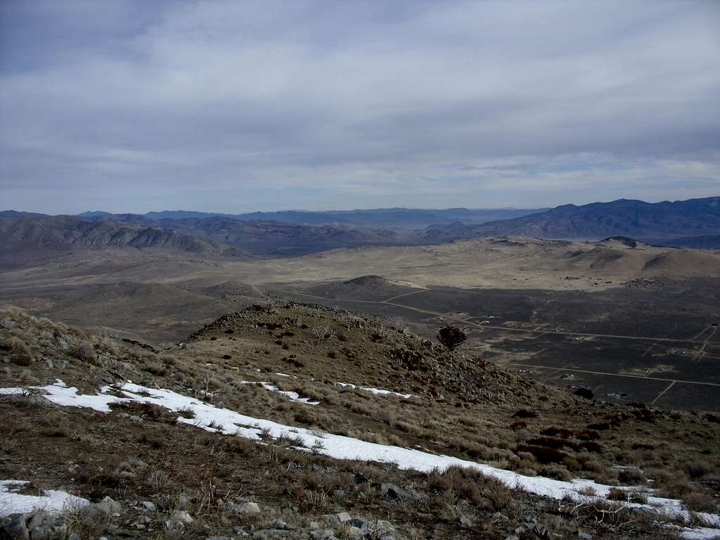 View east down to the northern Antelope Valley and Pyramid Lake