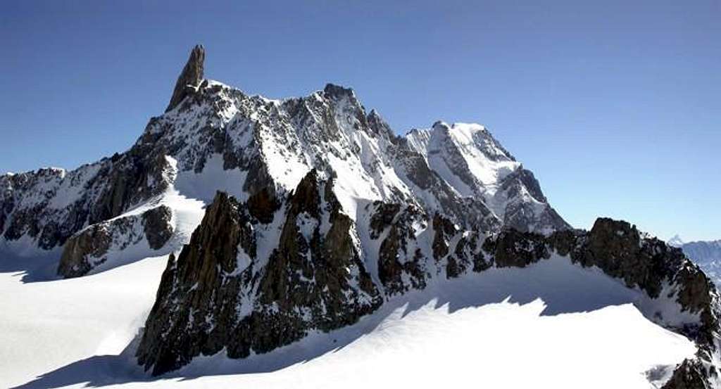In the foreground: l'Aiguille...