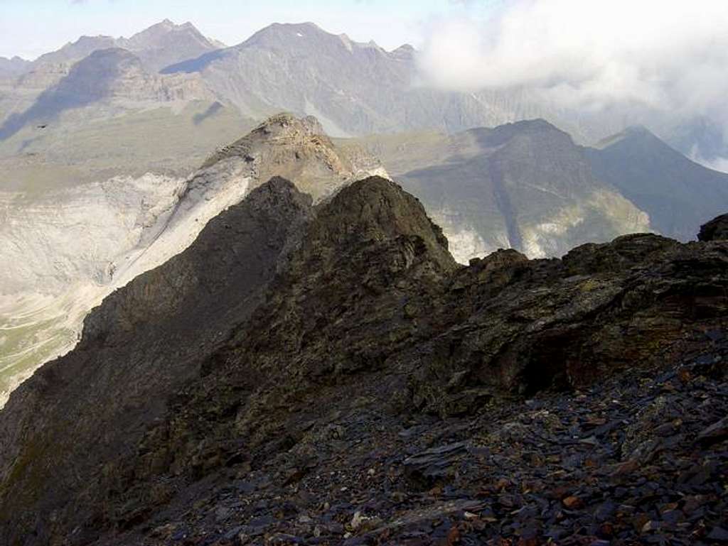 The ridge of peak Heid...