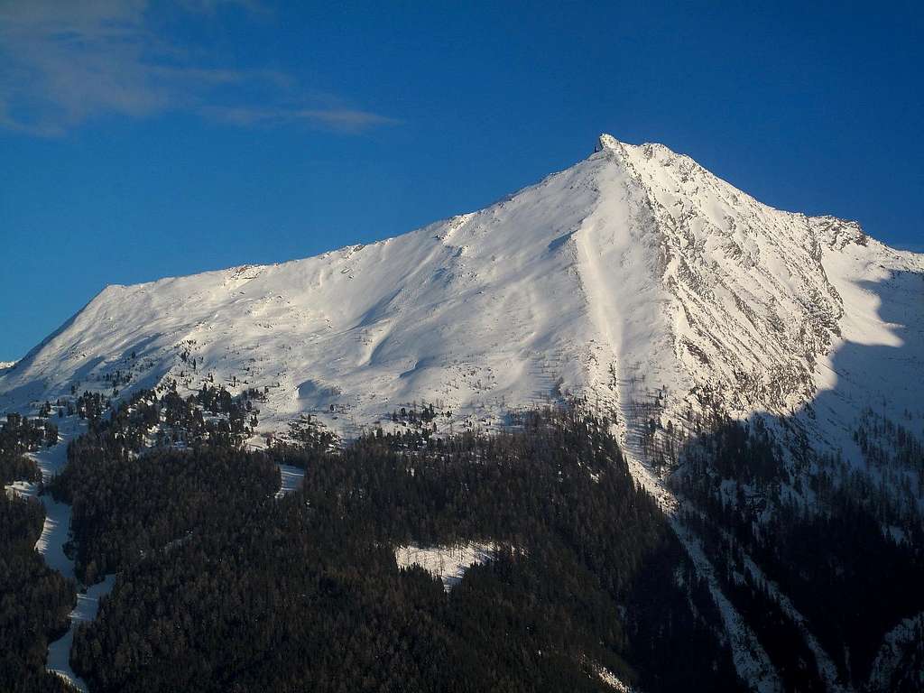 The Graukogel (2492m) in winter