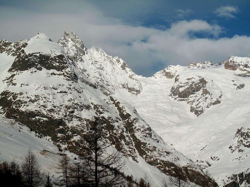 La Maye (2637m), Tour Noir (3835m) and the Glacier de l'A Neuve