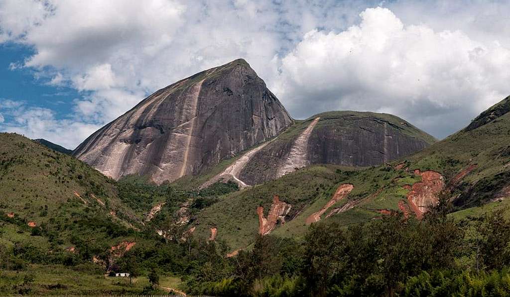 Cantagalo Peak, Cuiabá Valley, Petrópolis