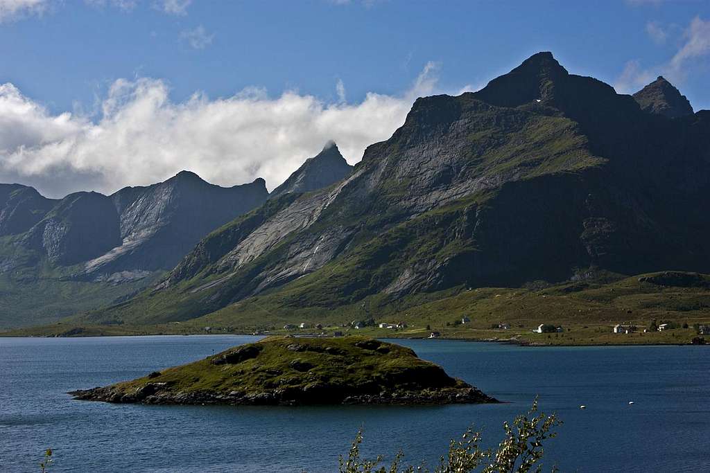 Ulvstinden - Lofoten Islands
