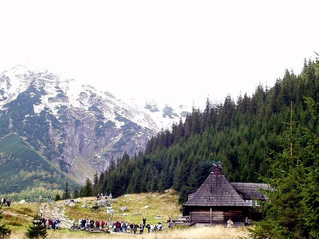 Hala Kondratowa (1333 m) – Tourist Shelter