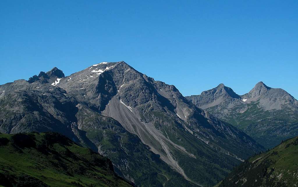 Spullerschafberg (2679m) and the twin peaks of Pfaffeneck and Pöngertlekopf,...